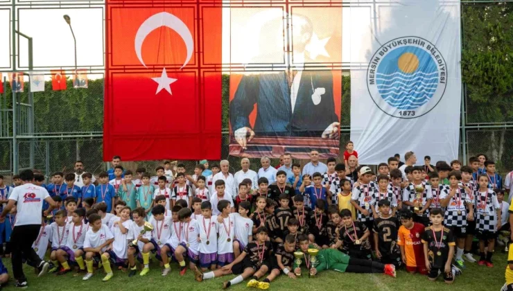 Mersin Büyükşehir Belediyesi U-11 ve U-12 Futbol Şenlik Ligi Ödül Töreni Yapıldı