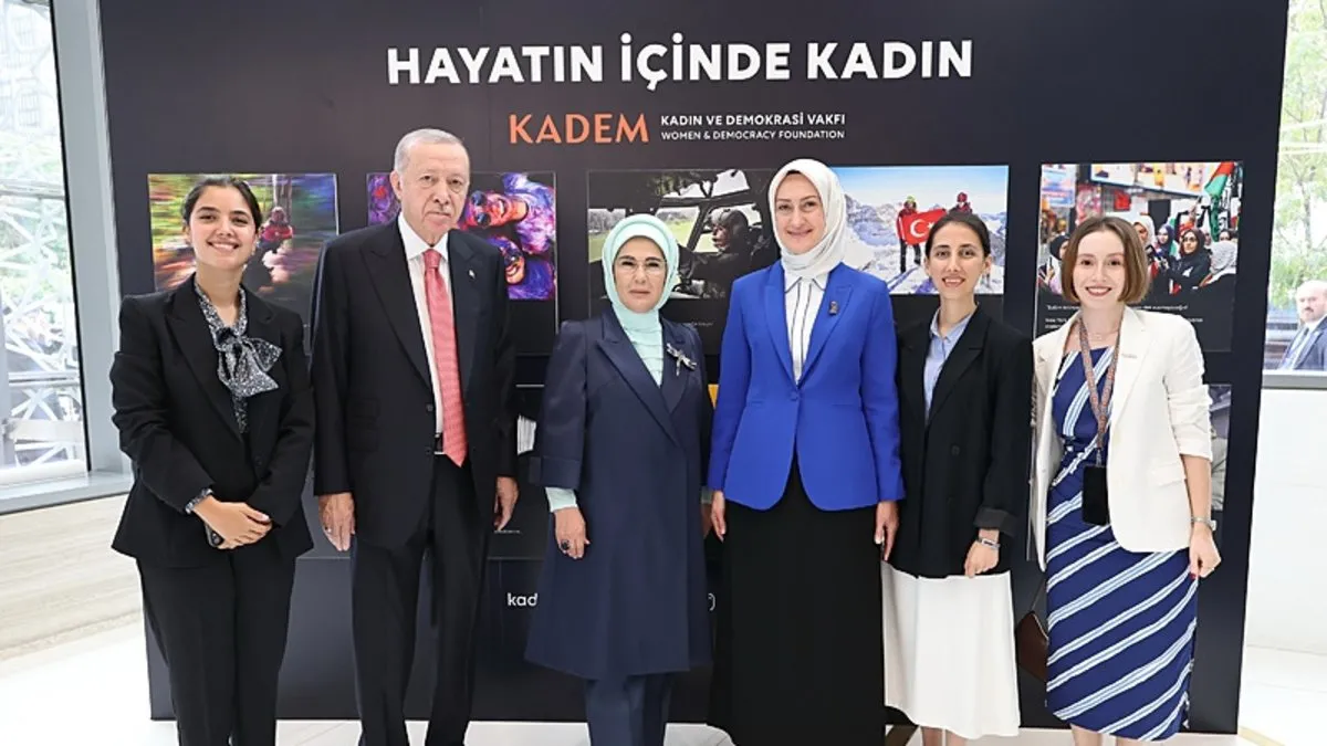 Erdoğan çifti New York’ta KADEM’in fotoğraf sergisini gezdi