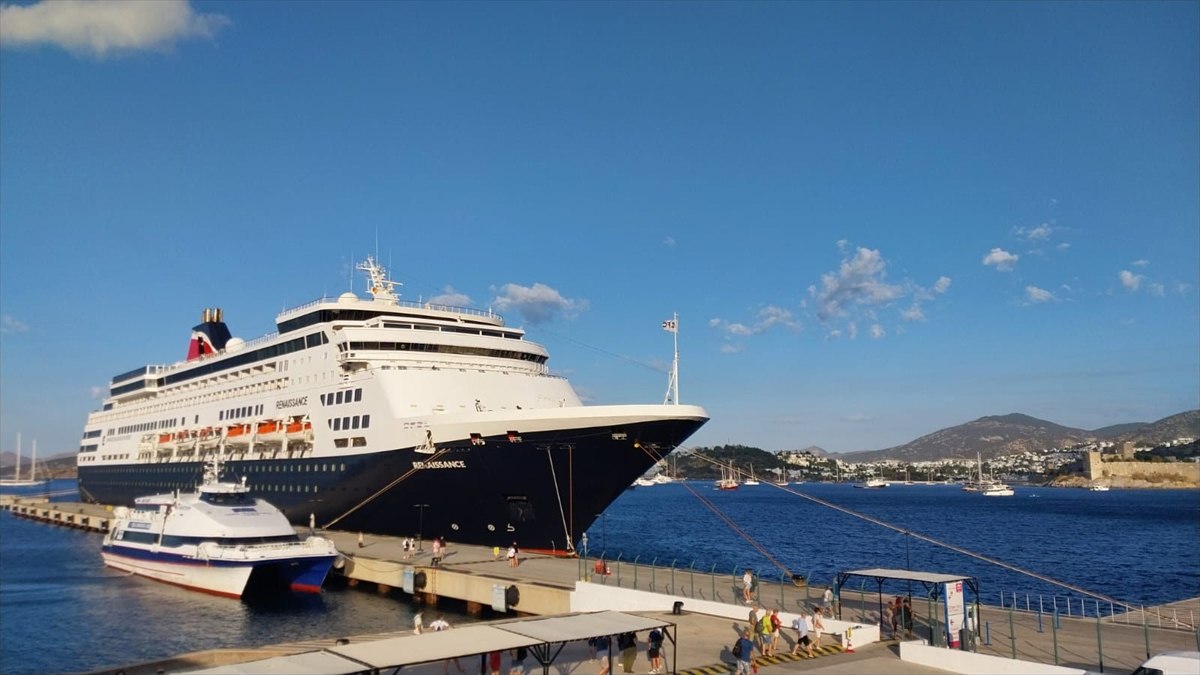 Ege’ye kruvaziyerle turist akını: 744 bin yolcu geldi