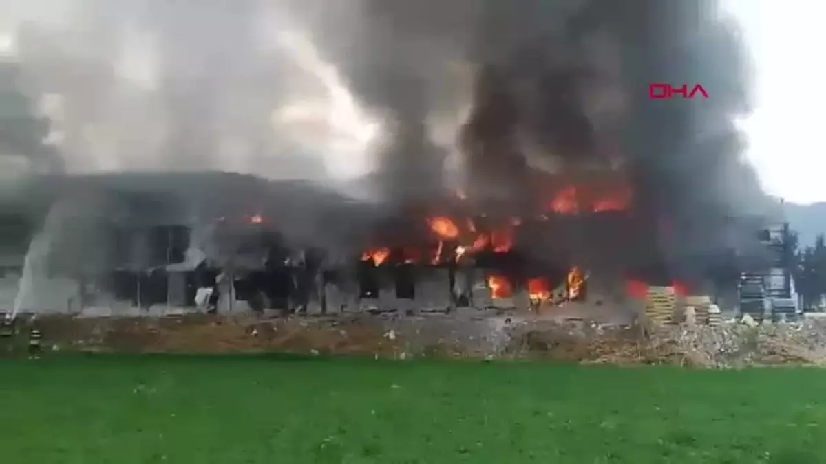 Hatay’da Okul İnşaatındaki Konteynerlerde Yangın